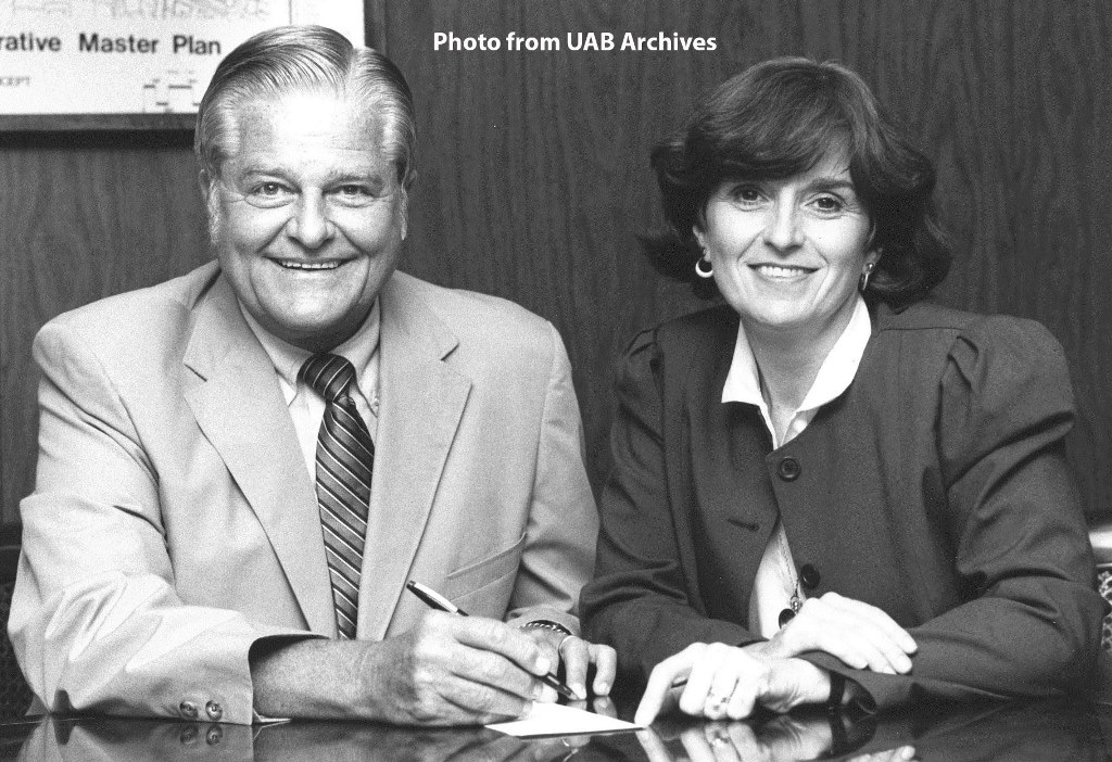 President S. Richardson Hall, Jr. sits next to Dr. Virginia D. Gauld